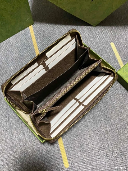 First bag ru GG jumbo Gucci Diana wallet 0813
